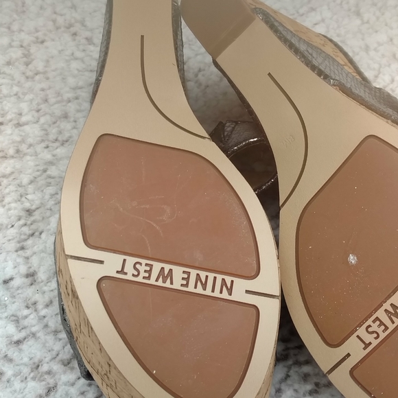 Shoe - Picture 2 of 3